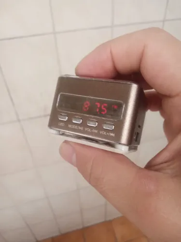 Caixinha de som auxiliar rádio