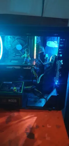 Vendo CPU gamer placa rx560xt de 8giga, 32 gb de ram, SSD 120 giga