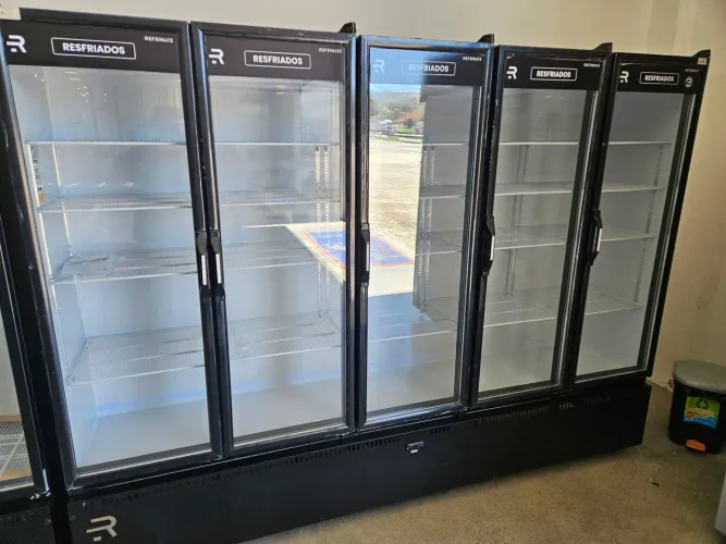 expositora refrigerada 5 portas para bebidas/lacticínios nova