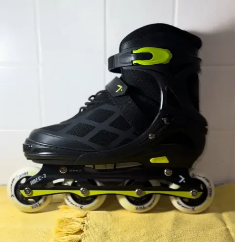 Patins marca centauro com capacete