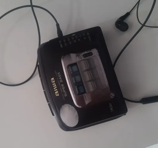 Walkman AIWA ANTIGO TOCA FITA RÁDIO RELIQUIA 1987 FUNCIONANDO 