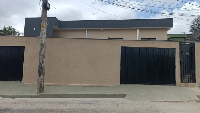 Aluga- se casas 2 quartos , SEM garagem