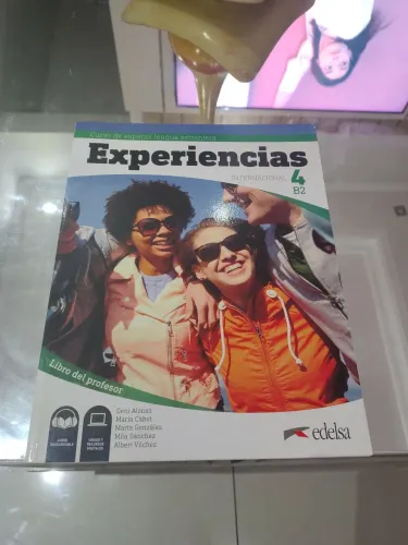 Experiencias 4 - Livro do Professor - Internacional B2