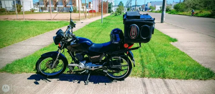 Motocicleta Honda com som