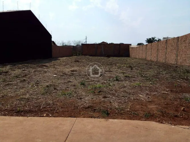 ASFALTADO E COM CALÇADA - PRÓX AEROPORTO