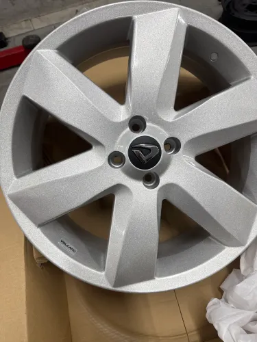 2  Roda Aro 18 Volcano V190 Surf Tala 6 4x100 