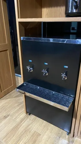 Bebedouro de Água 100 Litros com 3 Torneiras
