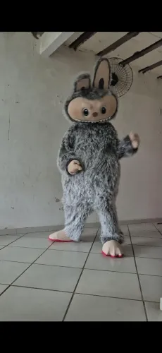 Labubu adulto