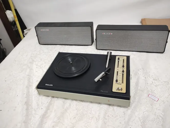 Vitrola antiga Philips 