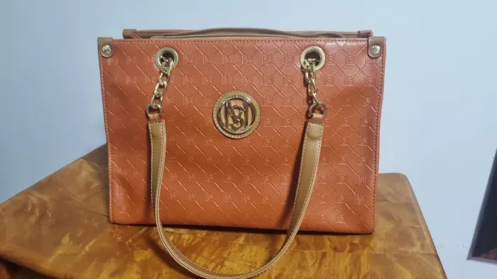 Bolsa Monica Sanches - Elegância e Estilo