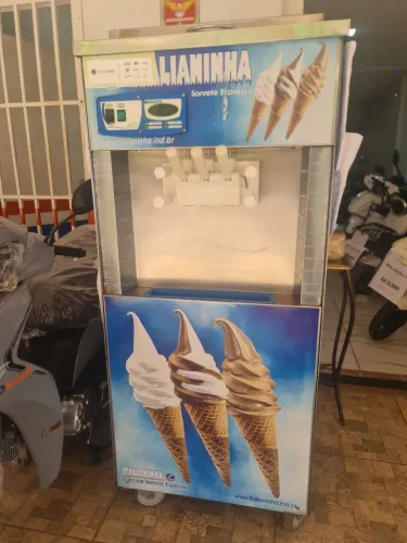 Máquina de sorvete italianinha