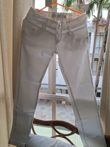 Lindíssima Calça Branca Tamanho 40 POLL - SEMI-NOVA!!!