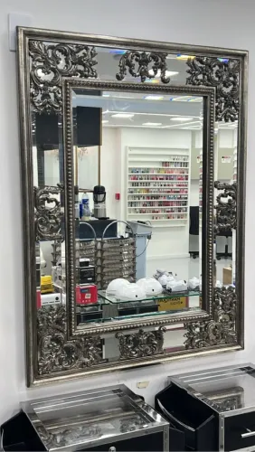 Espelho Decorativo Estilo Barroco com Moldura Trabalhada