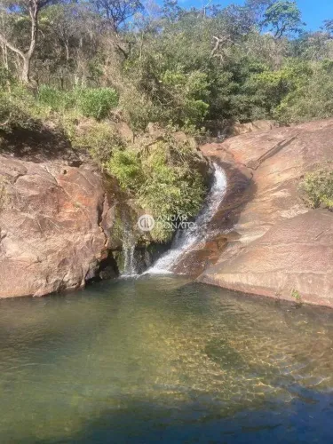 Terreno com cachoeira em condomínio na Serra da Moeda