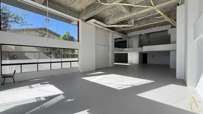 Loja para alugar - 356,49m² - Mezanino - Coqueiros - Florianópolis/SC.