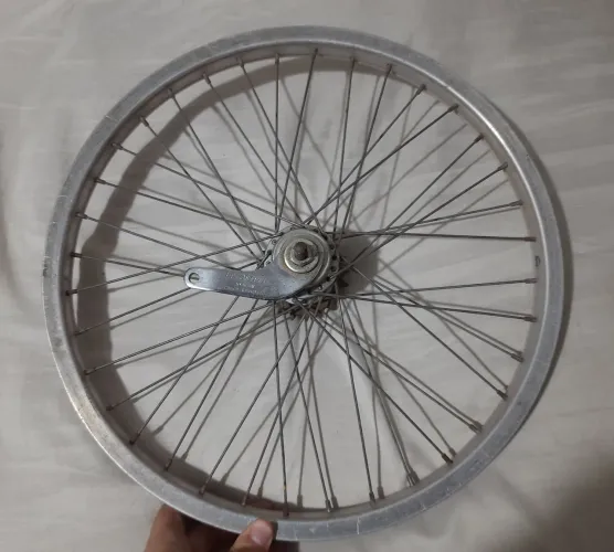 Roda de bicicleta aro 20 Cubo Velosteel República Tcheca.