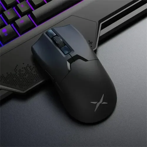 Mouse Gamer Delux M800 Pro PAW3395, 26.000 DPI, Tri-Mode (2.4GHz/Bluetooth/Cabo), 6 Botões