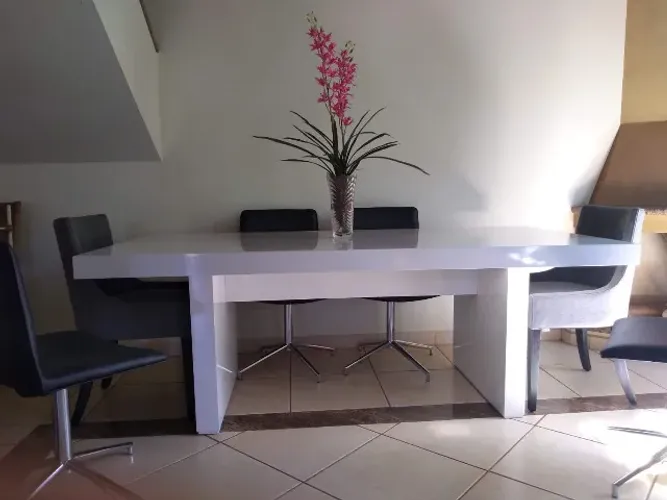 Mesa de Jantar Branca Tok & Stok 2,10mX1m com 6 cadeiras