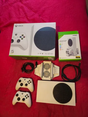 Xbox Series S + 2 controles com bateria e base
