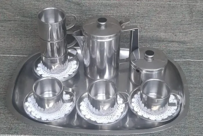 Elegante conjunto para cafezinho em aço inoxidável