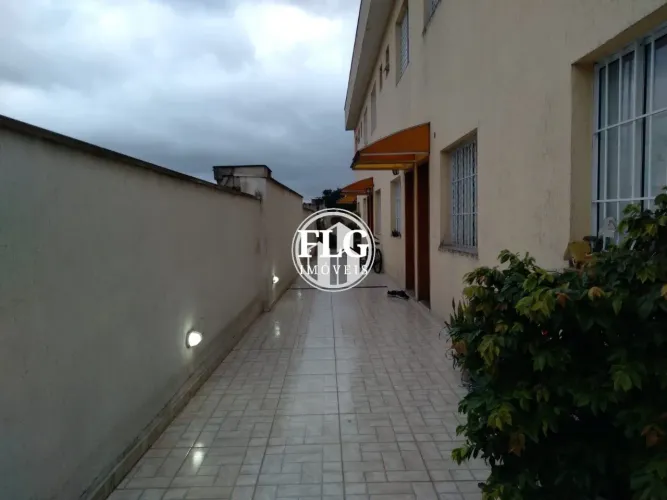 Sobrado em condomínio 2 dorm 2 suítes
