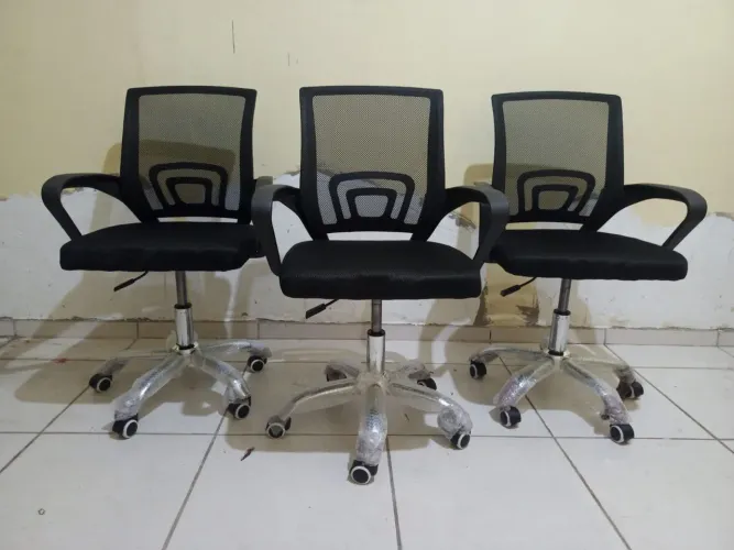 Cadeiras de Escritório com Rodinhas e Design Moderno