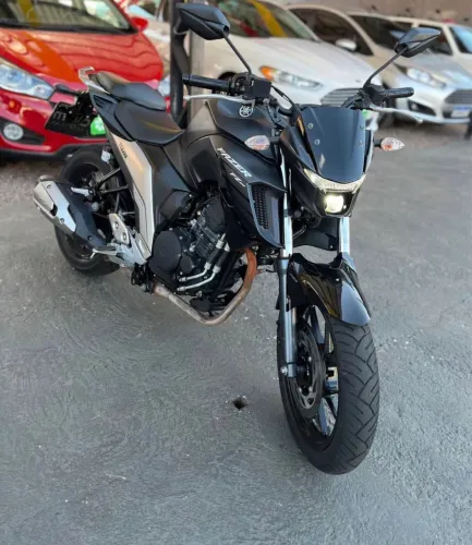 Fz25 2022 única dona