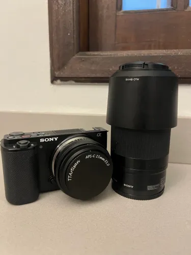 Sony ZVE-10 + Lente Sony 55-210mm + Ttartisans 25mm 