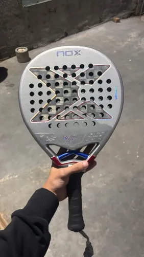 Raquete de Padel Nox AT10 Genius 18k Alum edição Paraguai