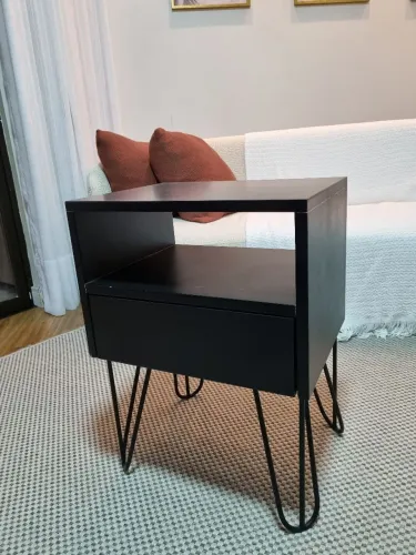 Mesa de Cabeceira (criado mudo) Preta Estilo Industrial com Pés de Ferro