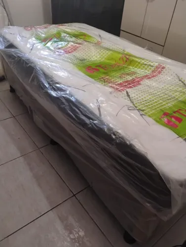 Vende-se com urgência 02 Camas Box (base +colchão) Solteiro 