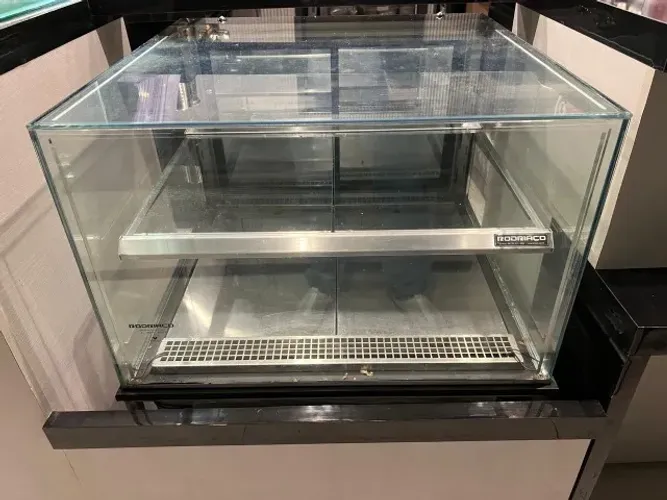 Vitrine Expositora Refrigerada com Vidro Reto - RODRIAÇO