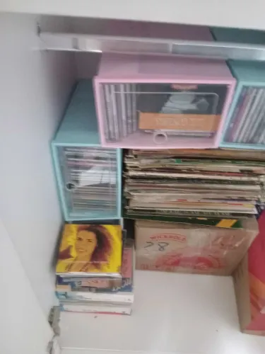 VENDO CDS- BLUE RAY- DVDS