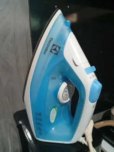 Ferro de passar roupa a vapor