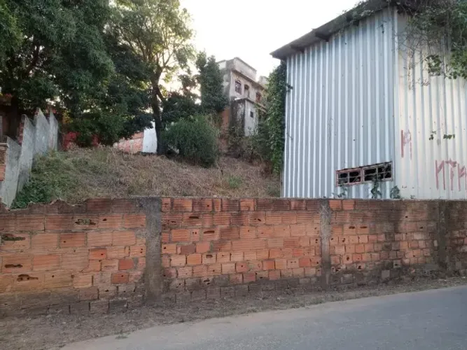 Lote/Terreno 470m² com GALPÃO PEQUENO