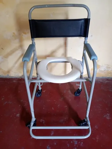 Cadeira de Rodas Para Banho Dellamed