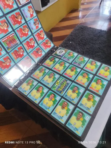 Venda de figurinhas da Copa a partir de 1,50 venha completar seu álbum.