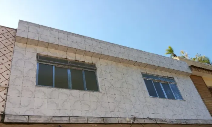 Casa de 02 quartos em Madureira próximo à Praça Patriarca