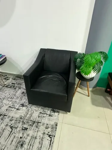 Kit 2 Poltronas escritório + mesa de vidro