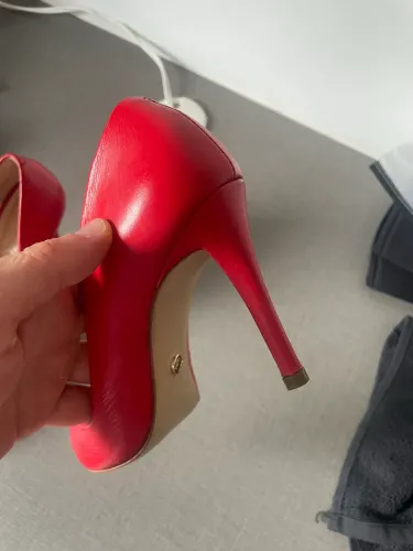 Sapato vermelho da Arezzo número 35