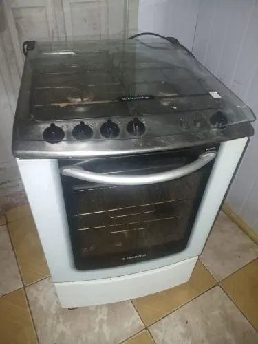 Fogão eletrolucx eletrico 127 ( entrego mediante taxa)