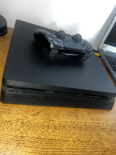 PlayStation 4 Usado + 3 Jogos (Dualshock 4 com mau funcionamento)