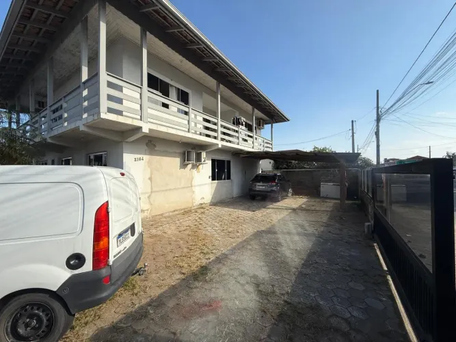 Sobrado para Venda em Joinville, Aventureiro, 6 dormitórios, 2 suítes, 2 banheiros, 2 vaga