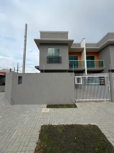 Sobrado de Esquina e 03 quartos 