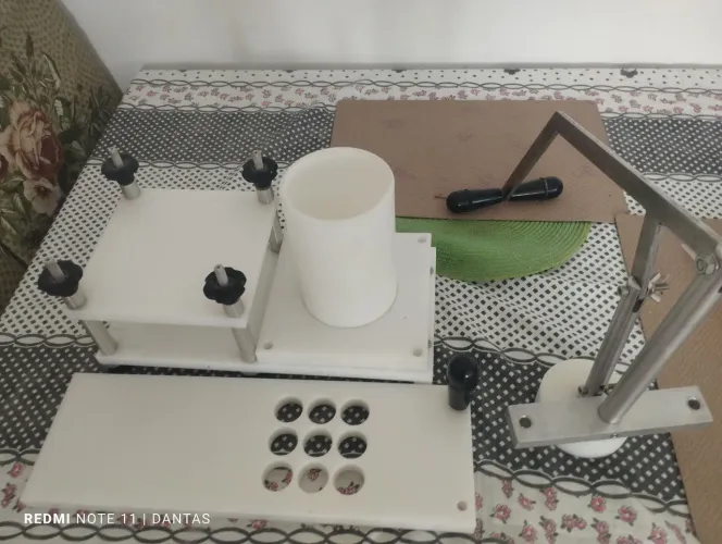 Prensa modeladora dosadora manual para pão de queijo .