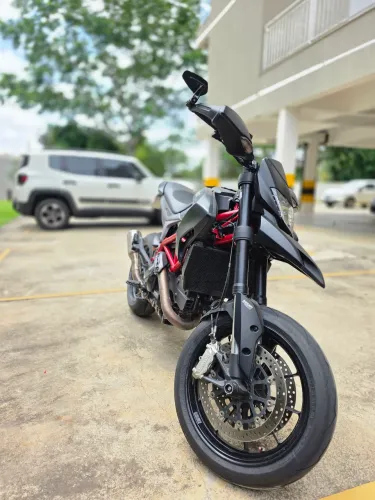ducati hypermotard 821