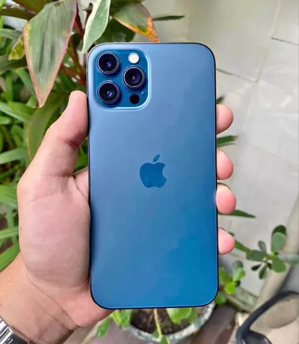 Vende se ou troco iPhone 12 Pro Max com uma mancha pequena na tela