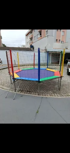 VENDO 4CAMA ELÁSTICA 1PISCINA DE BOLINHAS ESCORREGADOR E 2CAVALINHOS 