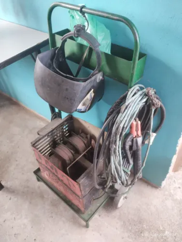Máquina de solda, bobina de cobre , máquina que guenta trabalho, completa.
