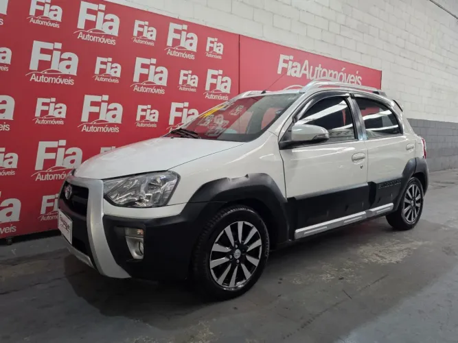 Toyota Etios Cross 1.5 Flex 16V 5P Mec. 2014
